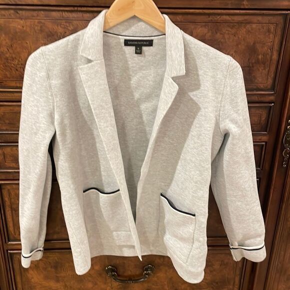 Banana Republic Jackets & Blazers - Banana Republic light grey woman’s jacket with black pipping